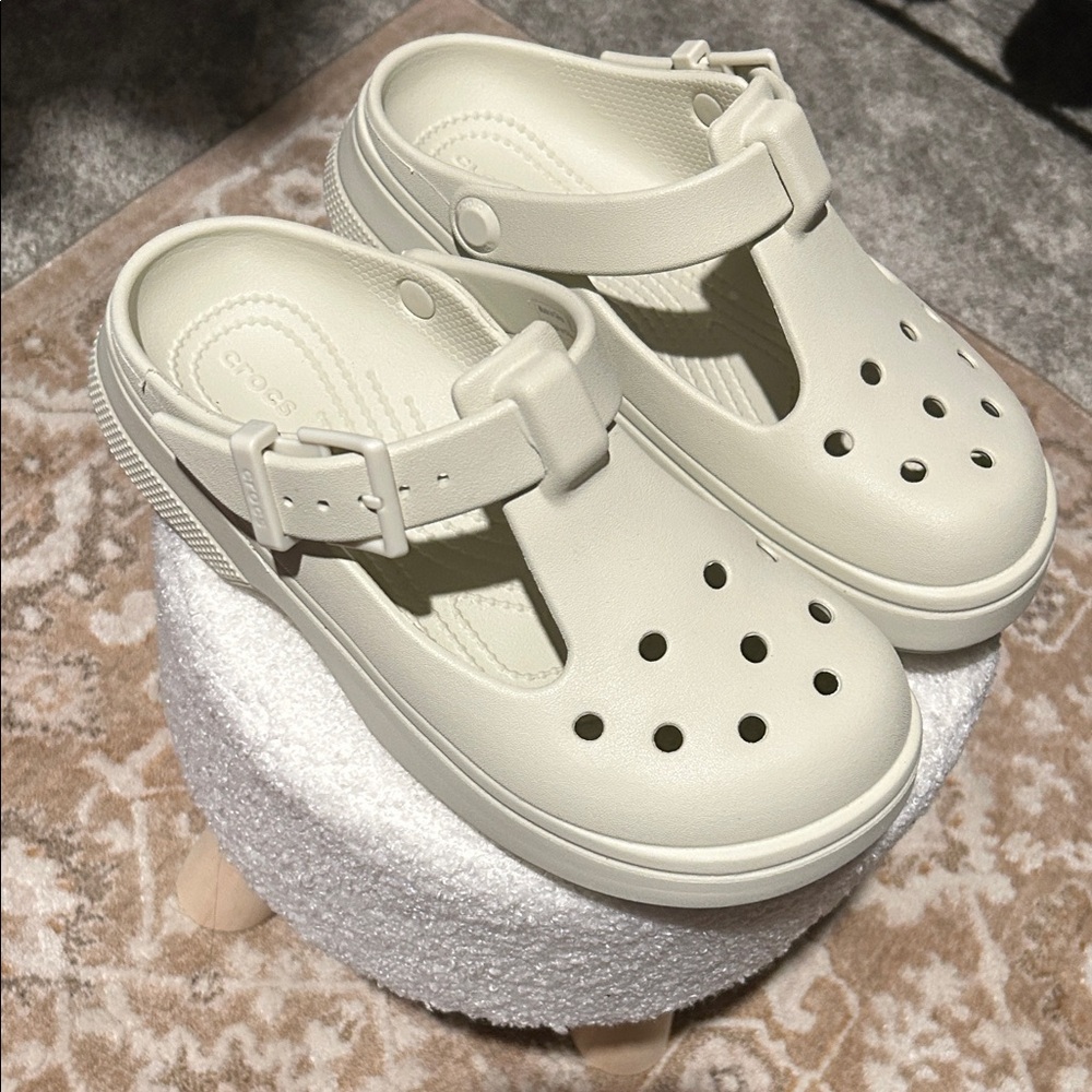CROCS Cream clogs